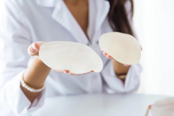 Nâng ngực bằng túi độn: Lựa chọn an toàn cho vòng 1 căng tròn