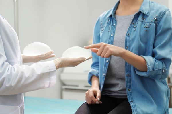 Giải đáp: Nâng ngực có nguy hiểm không?