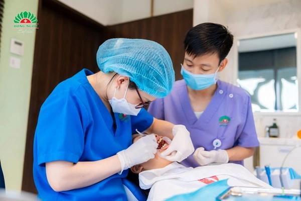 Niềng răng cho người lớn: Liệu có nên thực hiện?