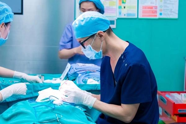 Quy trình sửa mũi lệch tại Thẩm mỹ Bệnh viện Hồng Ngọc