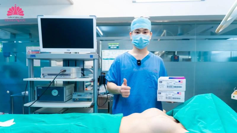 Nâng ngực nội soi: Phương pháp, ưu điểm và quy trình thực hiện